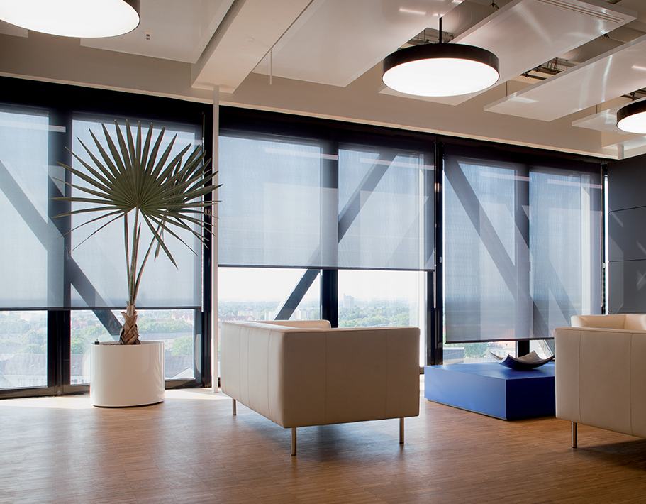 Stores sur mesure pour open space posé par Vitrier Picard près de Beauvais dans l'Oise, menuiserie