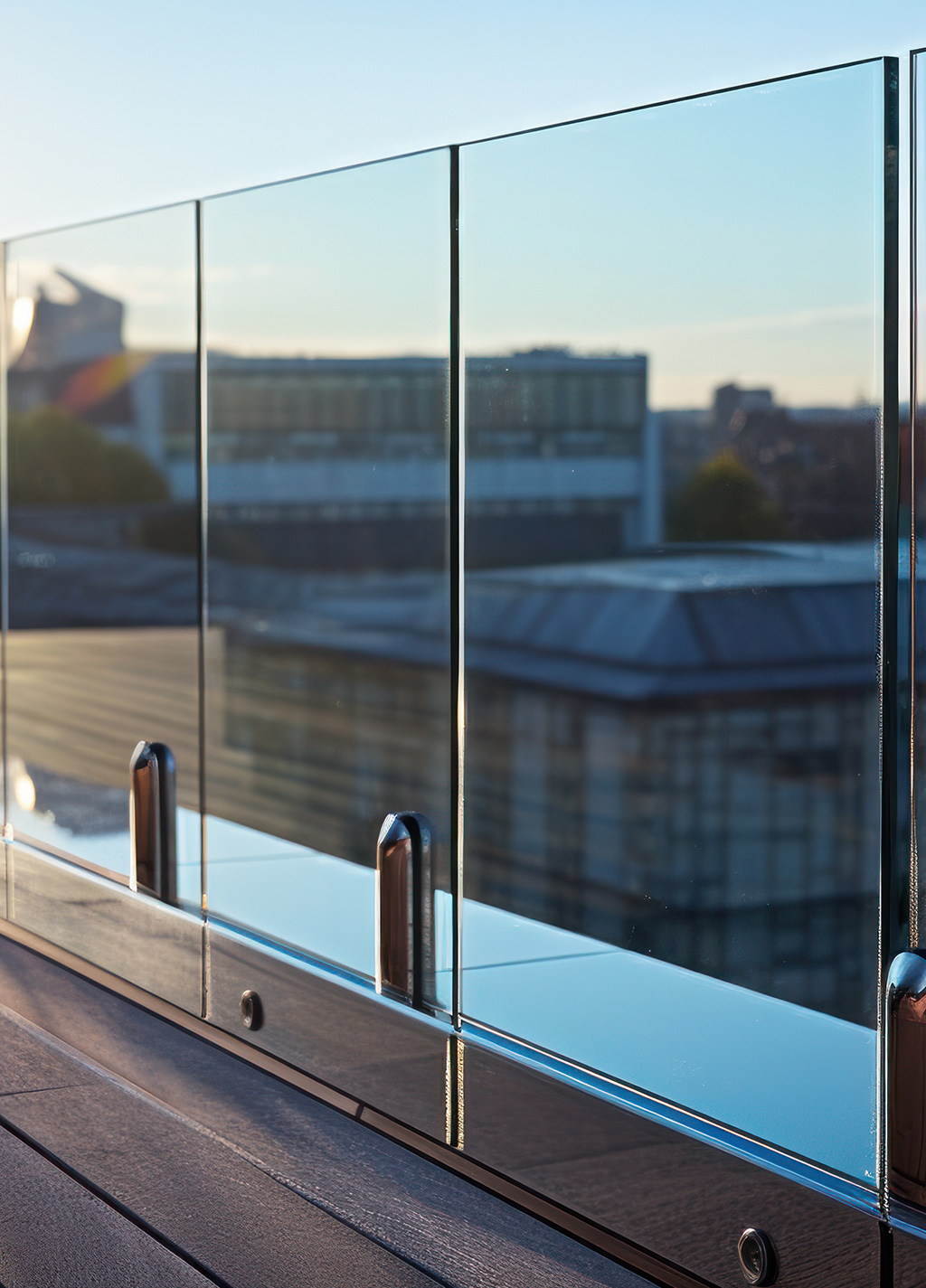 Vitrages techniques posés par le Vitrier Picard sur un rooftop. Vitrerie professionnelle