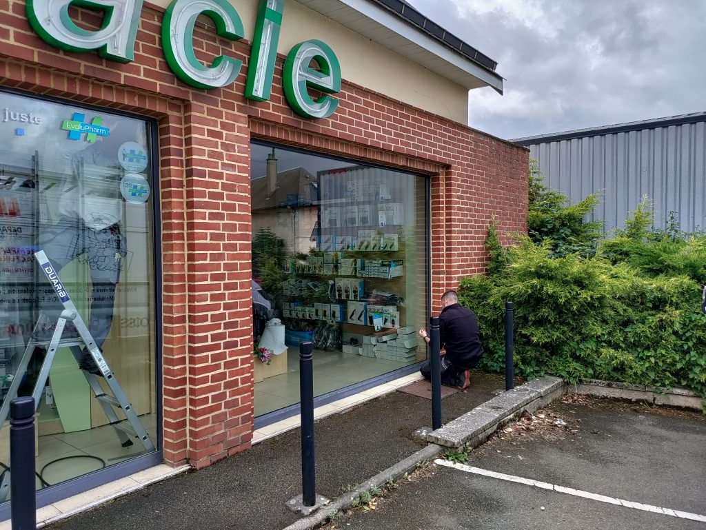 Remplacement et réparation de vitrine par le Vitrier Picard dans l'Oise.